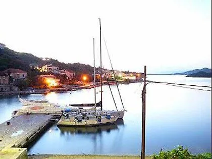 House Vese * Mali Iž